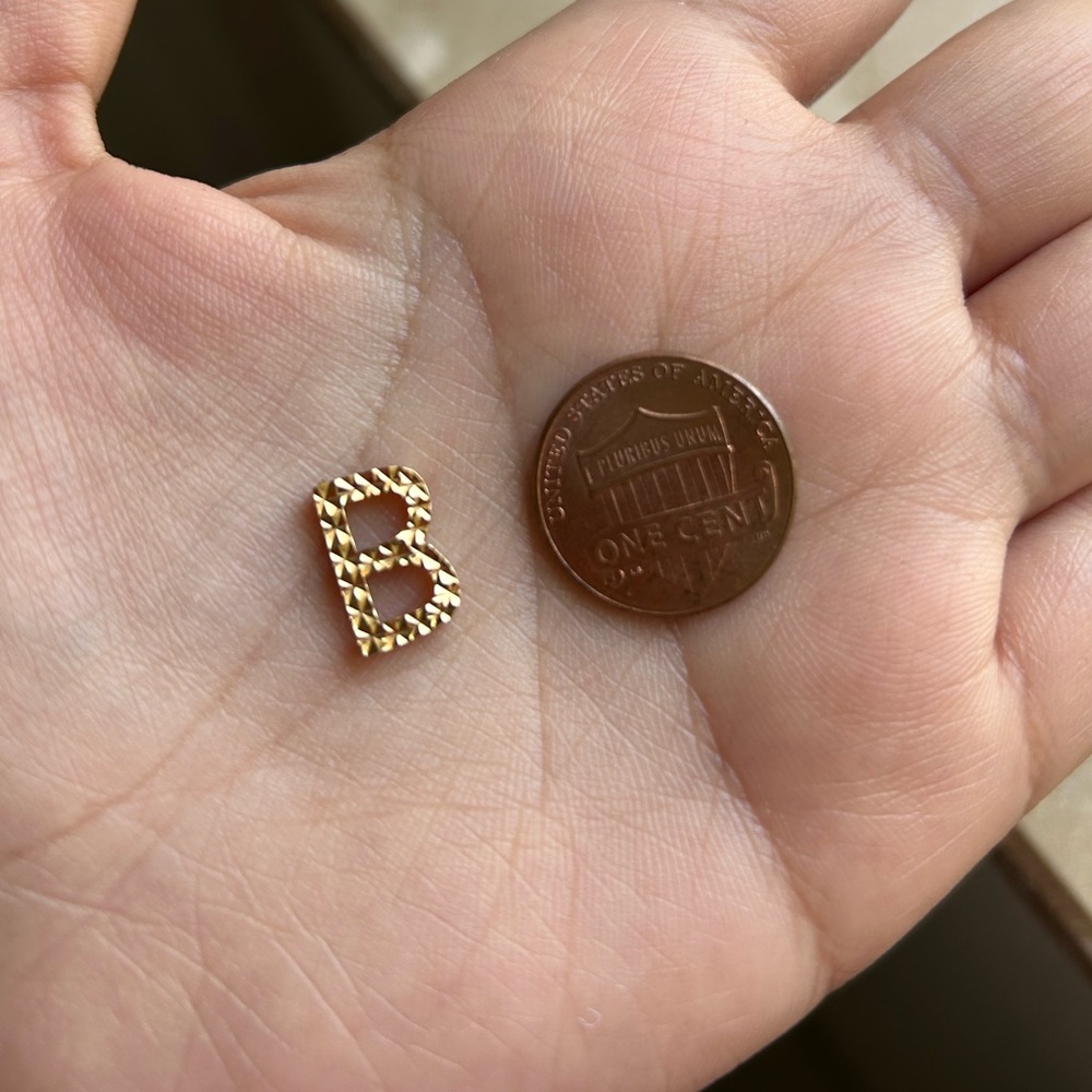 BRANDNEW‼️ 18 KARAT REAL GOLD PENDANT
